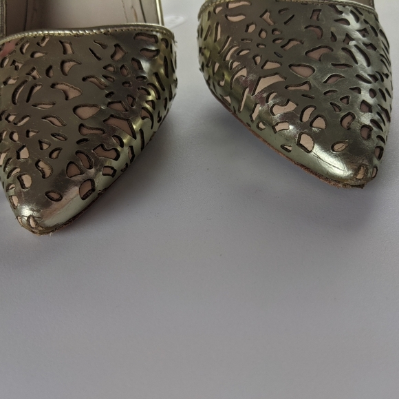 Alice + Olivia Gold Pumps - Size 35 - Picture 8 of 10
